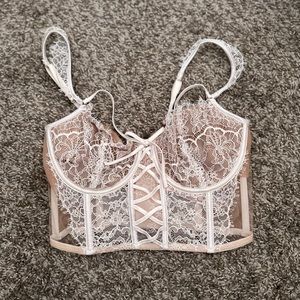 32D bustier